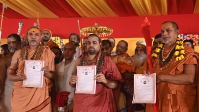 महाकुम्भ में पहली बार एक मंच पर तीन पीठों के शंकराचार्य
