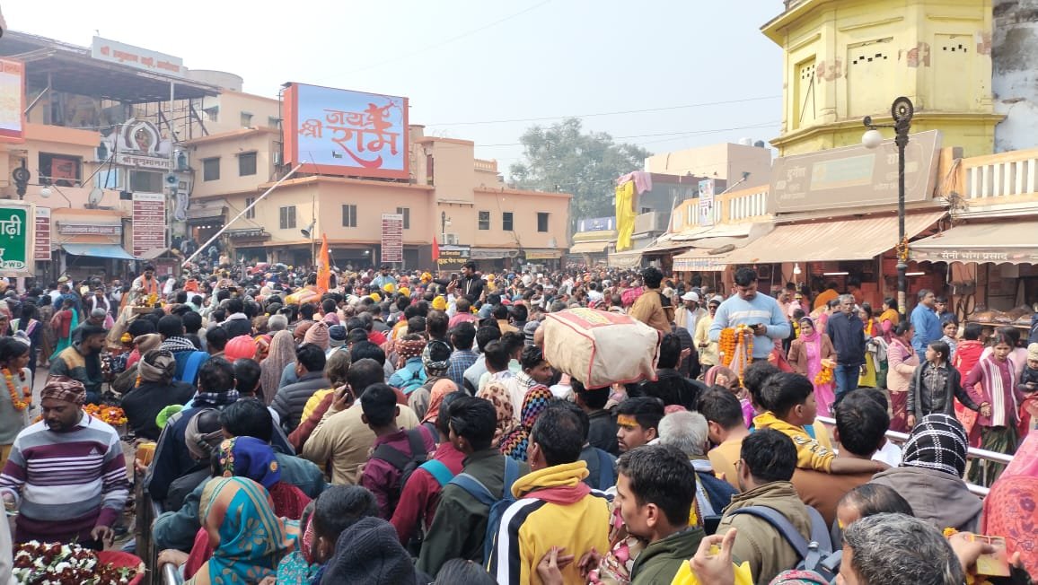 मौनी अमावस्या पर स्नान के बाद राम मंदिर व हनुमानगढ़ी पहुंचे श्रद्धालु