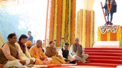सीएम योगी ने महात्मा गांधी की पुण्यतिथि पर अर्प‍ित की श्रद्धांजलि