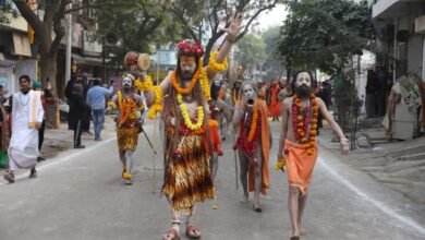 आचार्य महामण्डलेश्वर कैलाशानंद गिरी, बलबीर गिरी और साध्वी निरंजना ज्योति भी प्रवेश यात्रा में रहीं शामिल