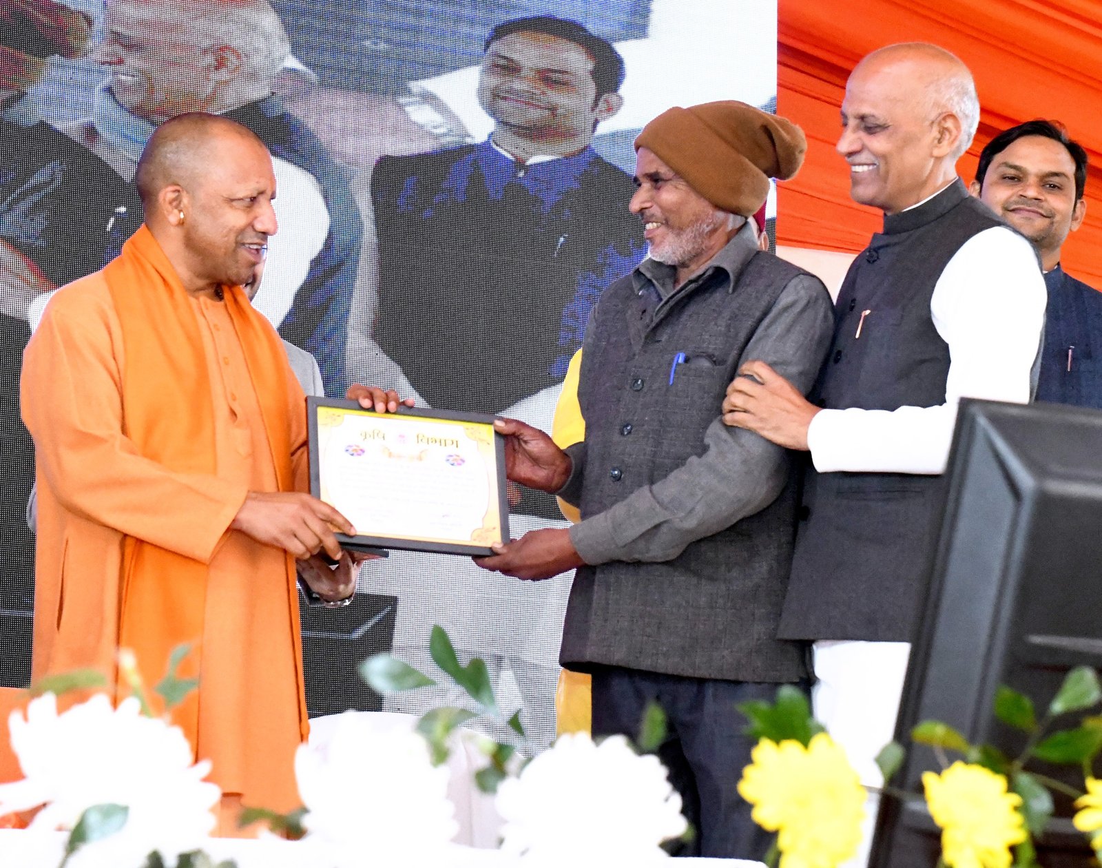 गोरखपुर : नए साल में नई गति से विकास पथ पर आगे बढ़ेगा उत्तर प्रदेश : मुख्यमंत्री