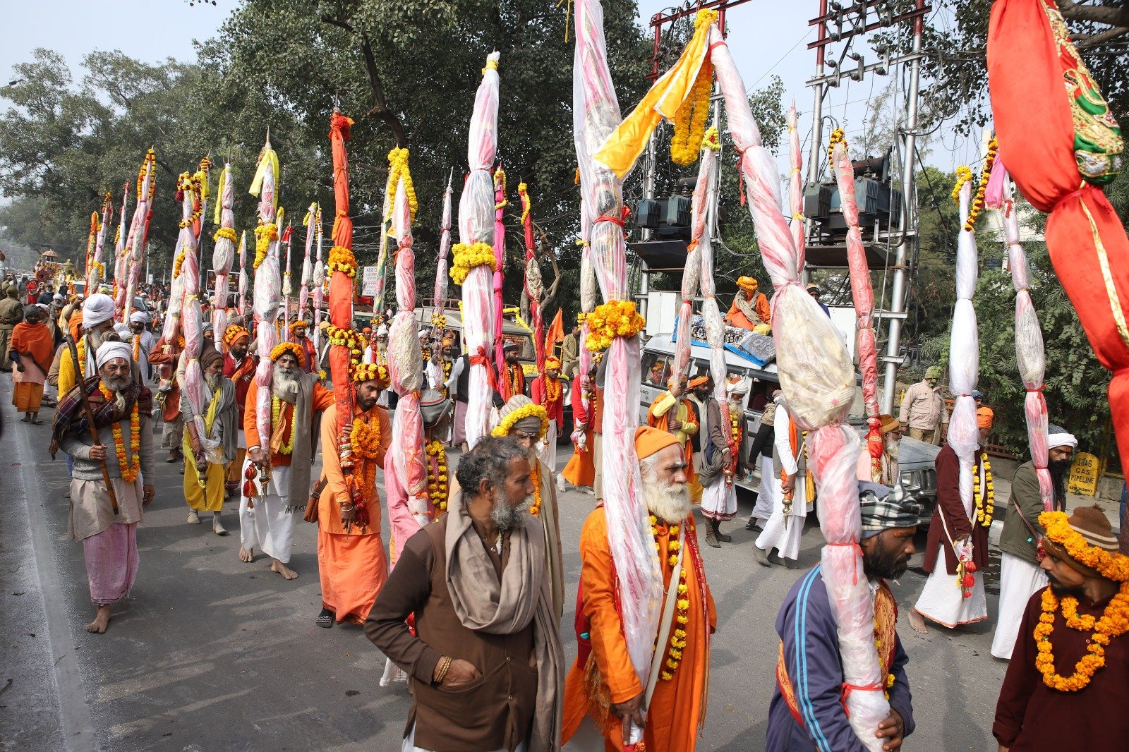 अखिल भारतीय पंच निर्मोही अणि, निर्वाणी अणि और दिगम्बर अनी अखाड़े की संयुक्त छावनी प्रवेश यात्रा में दिखी युद्ध कौशल की झलक