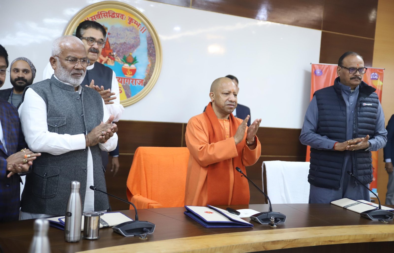 सीएम योगी ने किया आकाशवाणी के एफएम चैनल 'कुम्भवाणी' का शुभारंभ