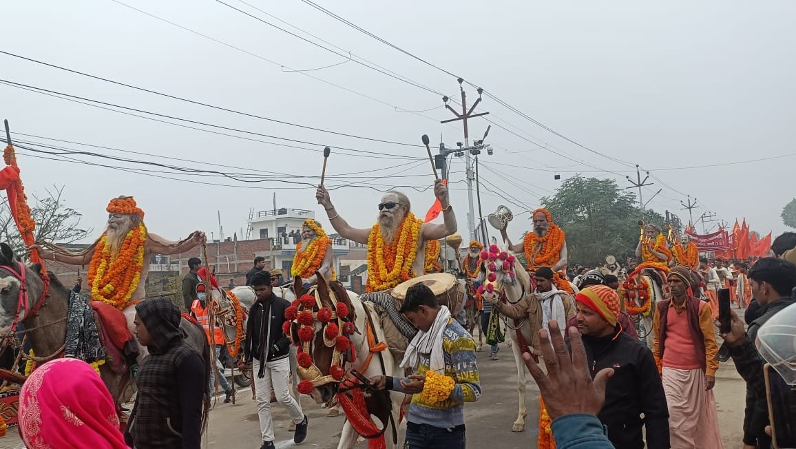 महाकुम्भ के छावनी क्षेत्र में हुआ श्री पंचायती अखाड़ा महा निर्वाणी का भव्य प्रवेश