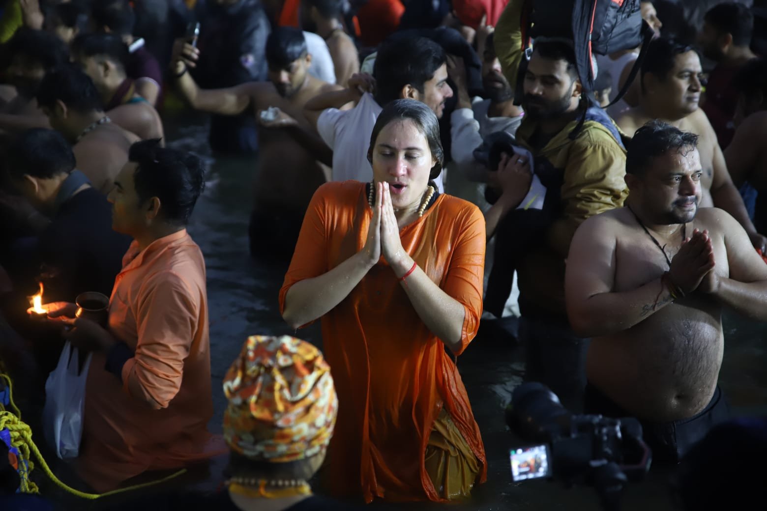 दुनिया के कई देश, हर राज्य और हर जाति के लोगों ने एक साथ लगाई संगम में डुबकी
