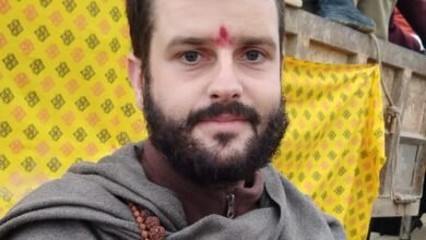 जूना अखाड़े के महामण्डलेश्वर उमाकांतानंद जी ने किया जैकब को दीक्षित