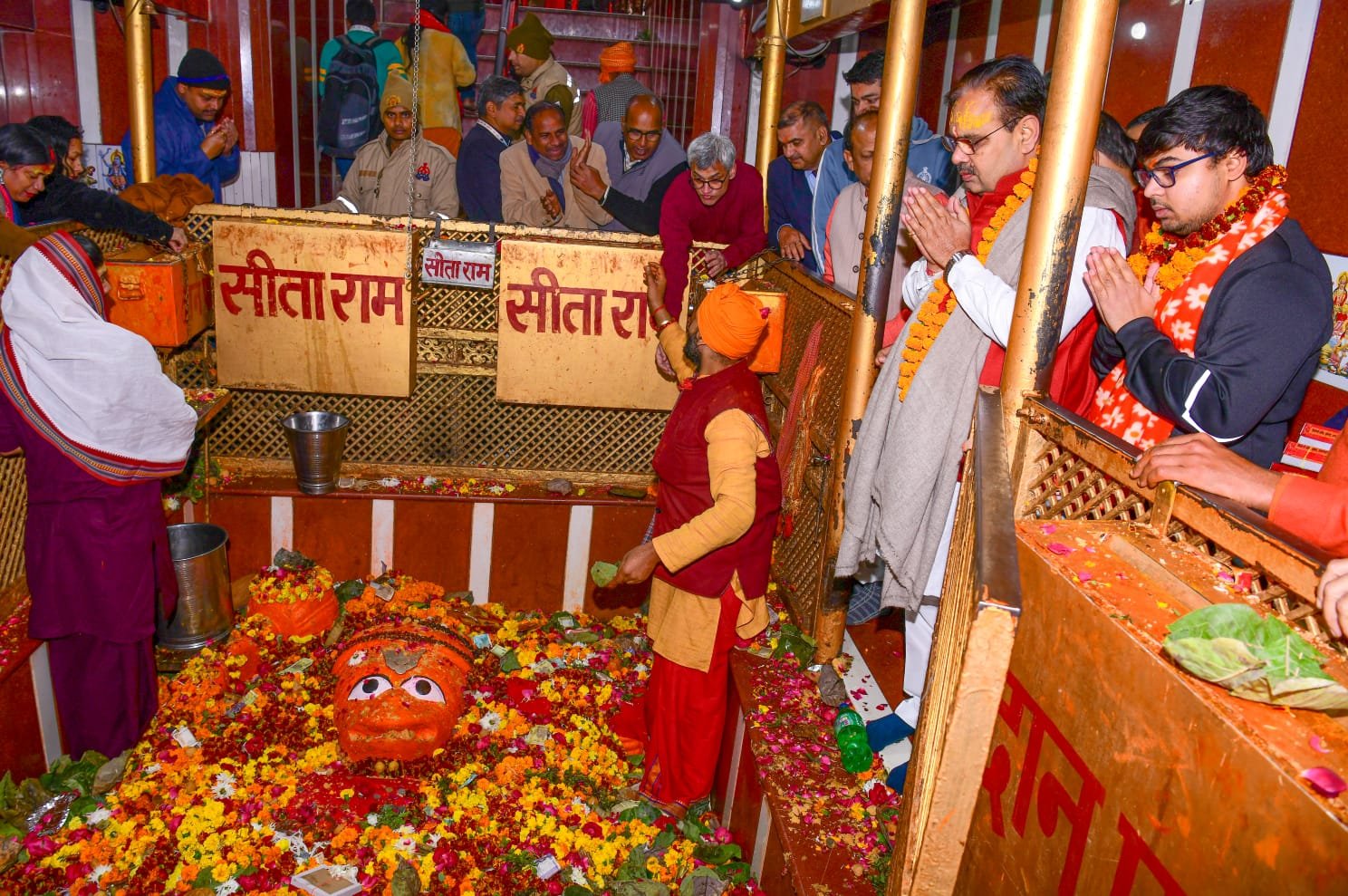 संगम स्नान के बाद सीएम भजनलाल ने बड़े हनुमान जी मंदिर में भी किए दर्शन