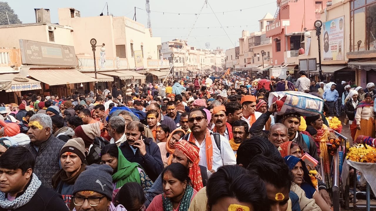 रात में ही श्रद्धालुओं से फुल हो गई अयोध्या,सुरक्षा के लिहाज से अर्धसैनिक बलों को उतारा गया