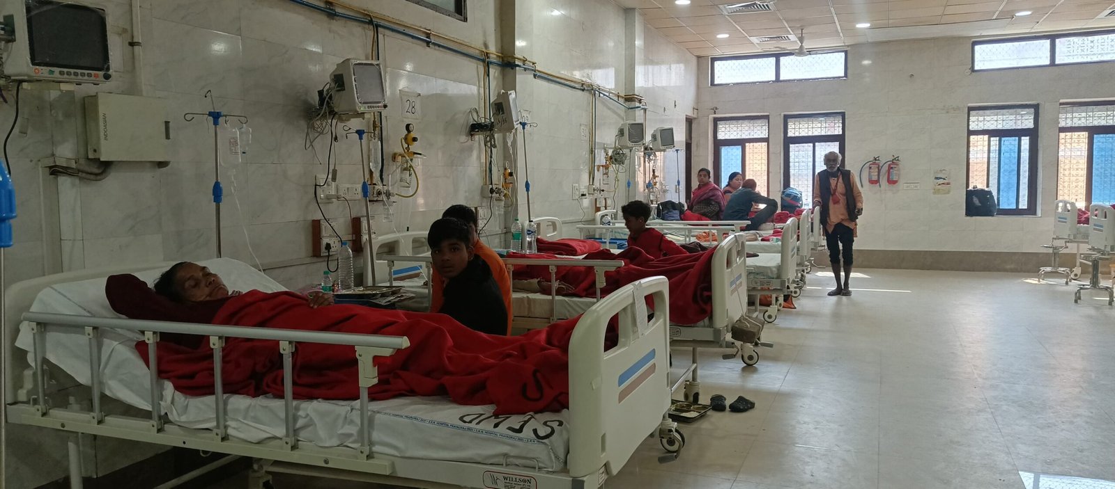 डिस्चार्ज के बाद मरीजों को घर तक पहुंचाने के लिए एंबुलेंस और अन्य साधन भी उपलब्ध कराए