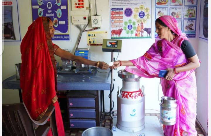 गोरखपुर मंडल की महिलाओं के आर्थिक सशक्तिकरण के लिए हुआ है श्री बाबा गोरखनाथ कृपा मिल्क प्रोड्यूसर कम्पनी का गठन