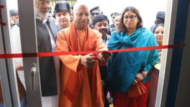 मुख्यमंत्री योगी आदित्यनाथ ने फीता काटकर किया 'मां की रसोई' का उद्गाटन