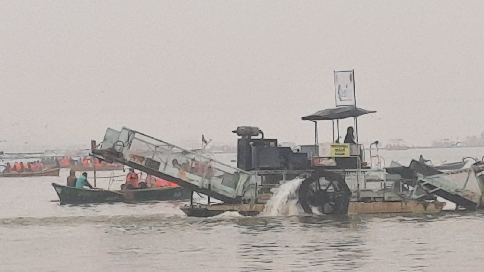दो दिन में 5 करोड़ श्रद्धालुओं के स्नान के बाद युद्धस्तर पर सफाई अभियान जारी