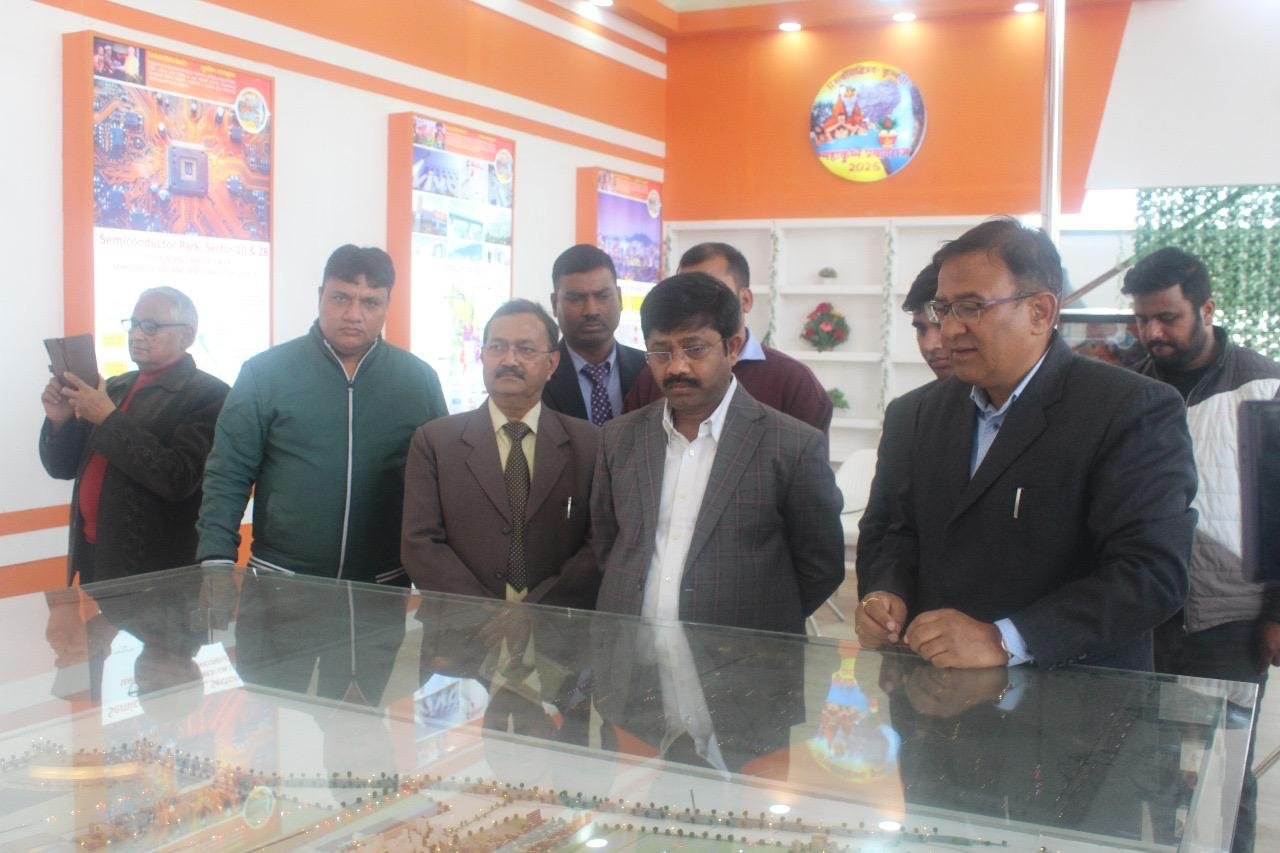 1850 स्क्वायर मीटर एरिया में बने स्टॉल में प्राधिकरण द्वारा प्रदर्शित की गईं महत्वपूर्ण परियोजनाएं