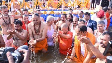 मंत्रिमंडल के साथ त्रिवेणी संगम में डुबकी लगा मुख्यमंत्री योगी ने की लोक कल्याण की कामना