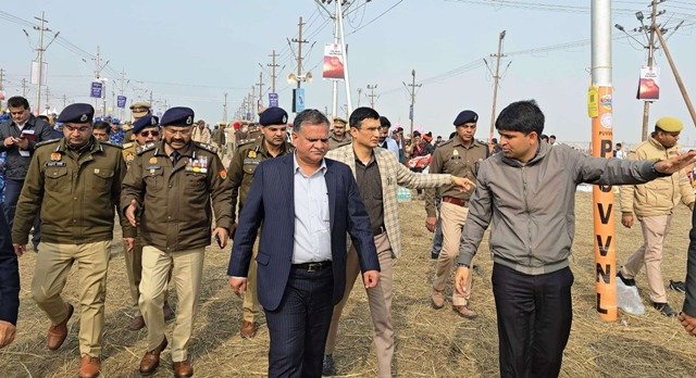 मुख्य सचिव और डीजीपी ने महाकुम्भ में बुधवार को घटी घटना का किया स्थलीय निरीक्षण