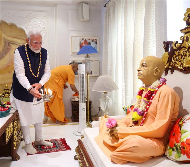 हमारी आध्यात्मिक संस्कृति का मुख्य आधार सेवा भाव है: प्रधानमंत्री