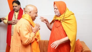 महाकुम्भ में संत-समागम- पूज्य शंकराचार्य- संत-महात्माओं से उनके शिविर में मुख्यमंत्री ने की भेंट