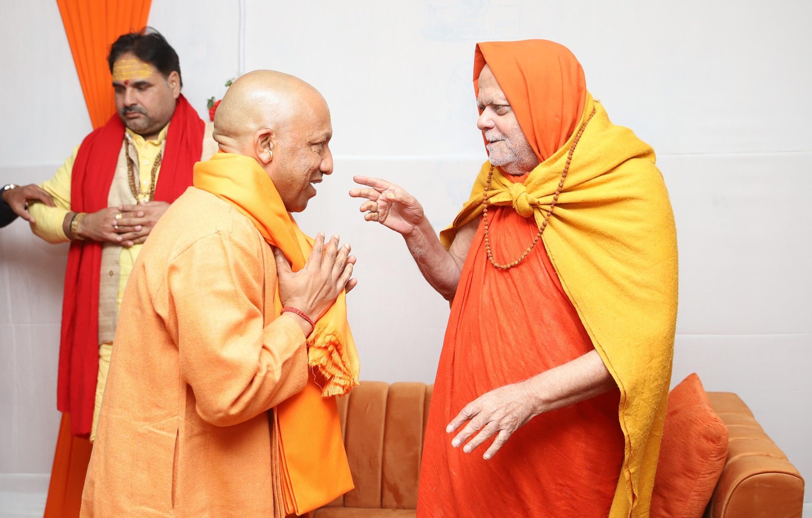 महाकुम्भ में संत-समागम- पूज्य शंकराचार्य- संत-महात्माओं से उनके शिविर में मुख्यमंत्री ने की भेंट