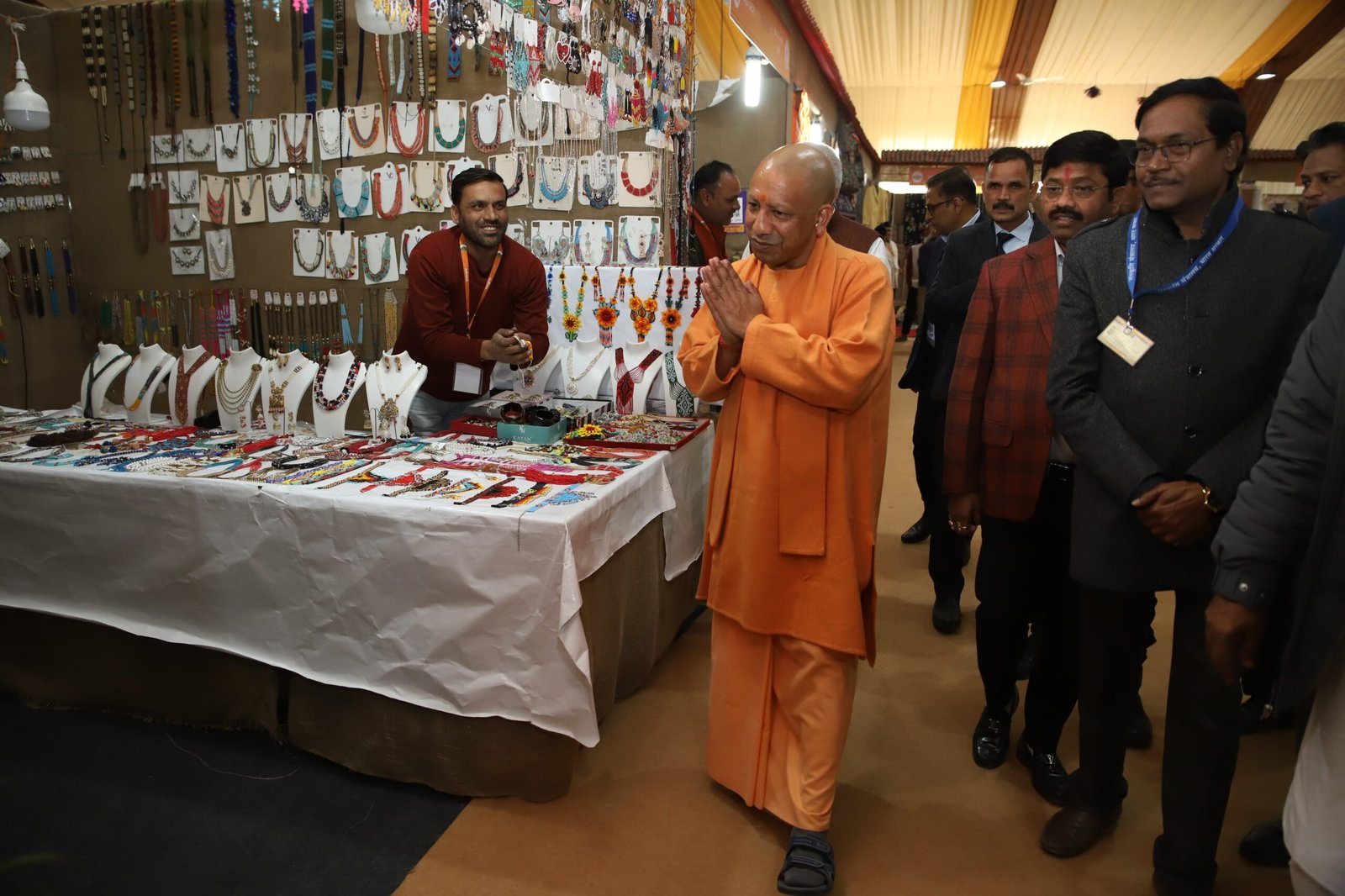 प्रयागराज दौरे पर मुख्यमंत्री योगी आदित्यनाथ ने ओडीओपी प्रदर्शनी का किया अवलोकन