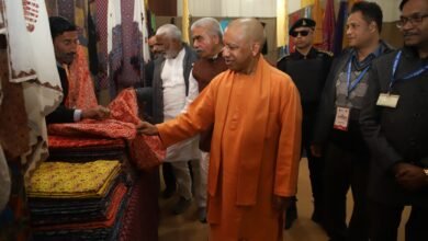 प्रयागराज दौरे पर मुख्यमंत्री योगी आदित्यनाथ ने ओडीओपी प्रदर्शनी का किया अवलोकन