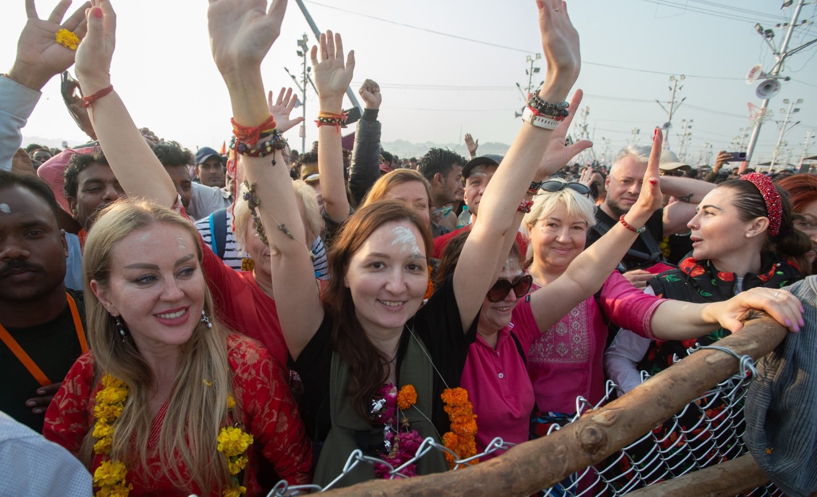 महाकुम्भ में मनुष्यों का महासागर देख विदेशी भी चकराए, कहा- ये अकल्पनीय है