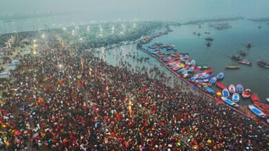 मेला प्रशासन द्वारा आवंटित खाने पीने की दुकानों पर भी दिखी भारी भीड़