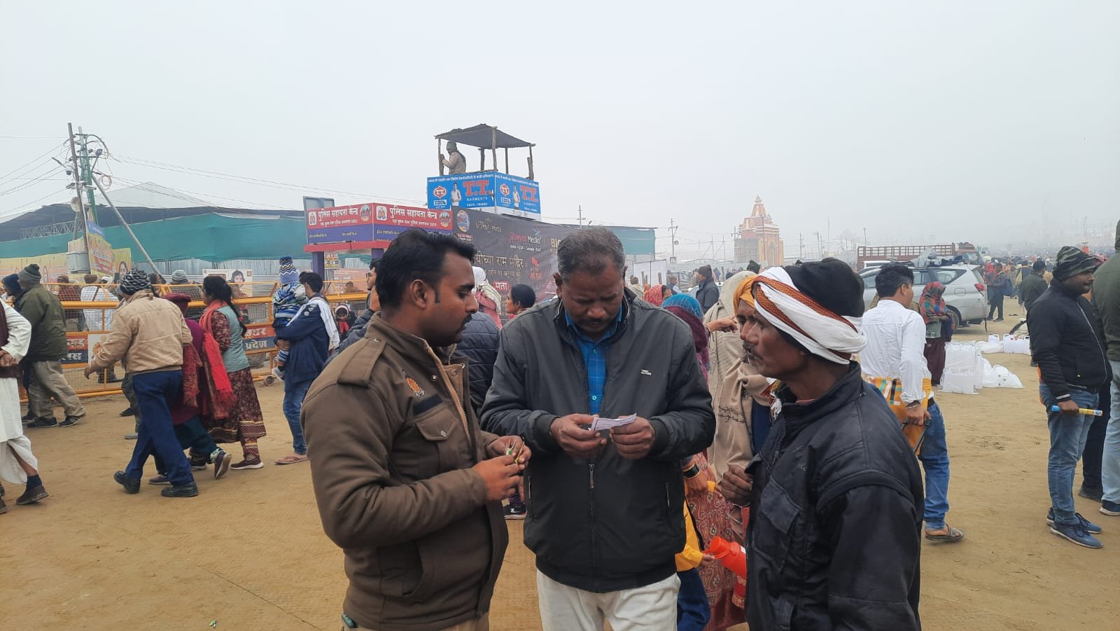 पुलिस बनी मददगार, विनम्रता से जीता दिल