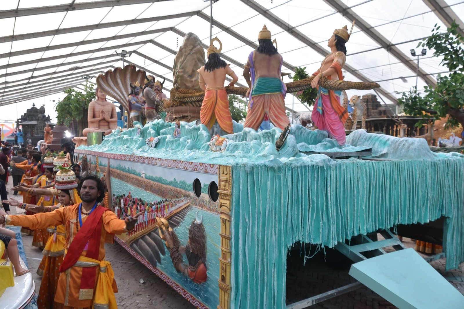 यूपी की झांकी में सबसे आगे होगी 'अमृत कलश' की झुकी हुई भव्य प्रतिकृति, जिससे प्रवाहित होगी अमृतधारा