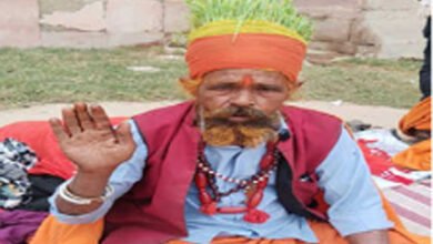 जैविक खेती का संदेश देने के लिये सिर पर उगाया जौ