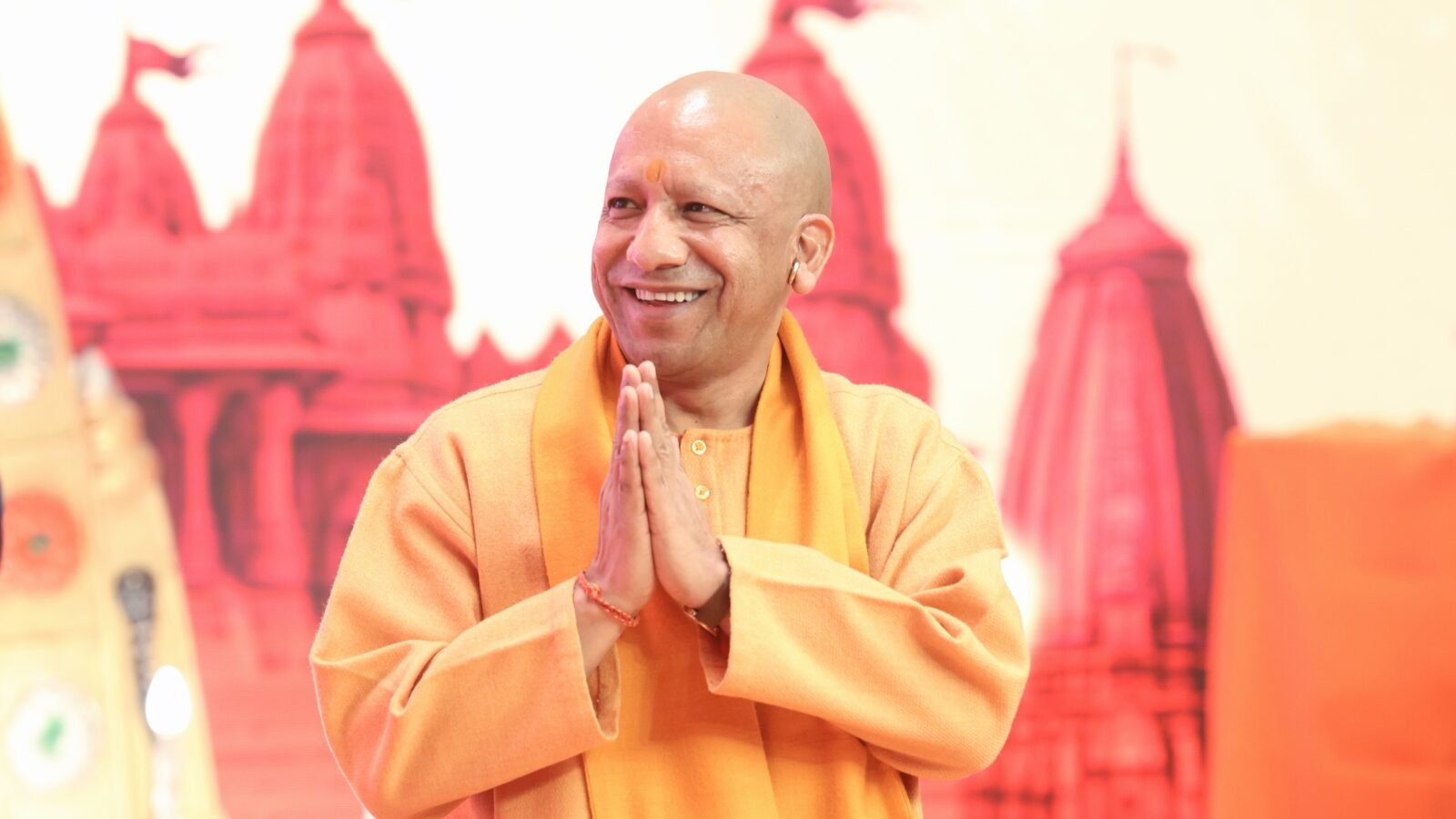 संभल की 24 कोसी परिक्रमा 46 वर्षों बाद योगी सरकार के प्रयासों से पुनः आरंभ हुई है। शुक्रवार रात लाखों श्रद्धालुओं की मौजूदगी में श्रीवंशगोपाल तीर्थ से इसका शुभारंभ हुआ। 1978 के दंगों से टूटी यह परंपरा अब पुनः जीवित हो उठी है। सीएम योगी आदित्यनाथ ने संभल की धार्मिक धरोहरों को संरक्षण और अवैध कब्जों से मुक्ति दिलाई। 68 तीर्थ, 19 प्राचीन कूप और कल्कि अवतार मंदिर सहित अनेक स्थलों का पुनरुद्धार हुआ है। सम्भल अब आस्था, अध्यात्म और विकास का नया केंद्र बन चुका है।