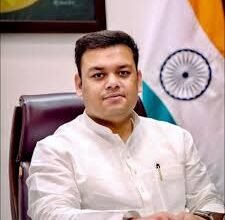 शिक्षामित्रों के अपमान पर विधानसभा में हंगामा, बेसिक शिक्षा मंत्री संदीप सिंह ने कहा, ‘माफी मांगें सपा विधायक’