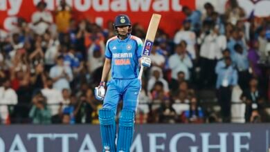 भारत ने इंग्लैंड को चार विकेट से हराया