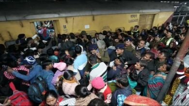 नई दिल्ली रेलवे स्टेशन हादसे के पीड़ितों के लिए मुआवजे का ऐलान हुआ है। मृतकों के परिजनों को 10 लाख रुपए का मुआवजा, गंभीर रूप से घायल लोगों को 2.5 लाख का मुआवजा और मामूली रूप से घायल लोगों को एक लाख का मुआवजा दिया जाएगा।
