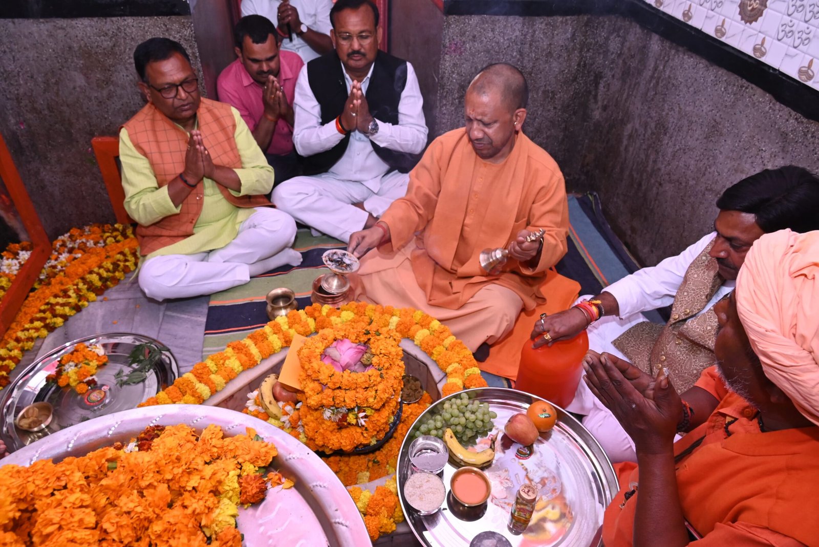 जिले के चार प्रमुख शिवालयों का भ्रमण, दर्शन, पूजन कर जलाभिषेक भी किया मुख्यमंत्री ने