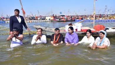 हरियाणा के सीएम नायब सिंह सैनी ने सपरिवार किया संगम स्नान