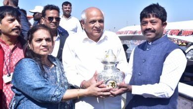 मुख्यमंत्री ने संगम स्नान से पूर्व बड़े हनुमान मंदिर में की पूजा अर्चना