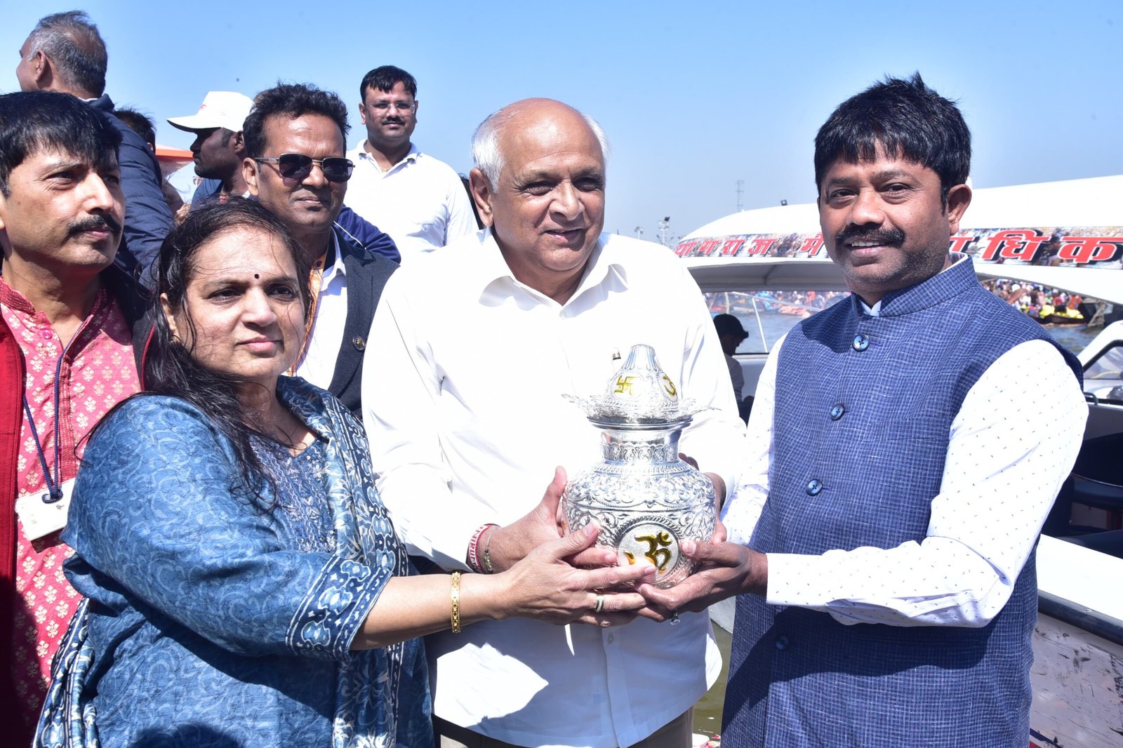 मुख्यमंत्री ने संगम स्नान से पूर्व बड़े हनुमान मंदिर में की पूजा अर्चना