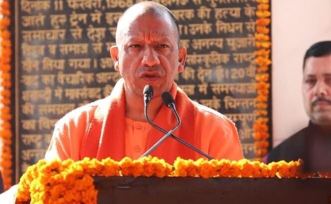 विकास कार्यों पर विपक्ष की नकारात्मक राजनीति को सीएम योगी ने दिखाया आईना