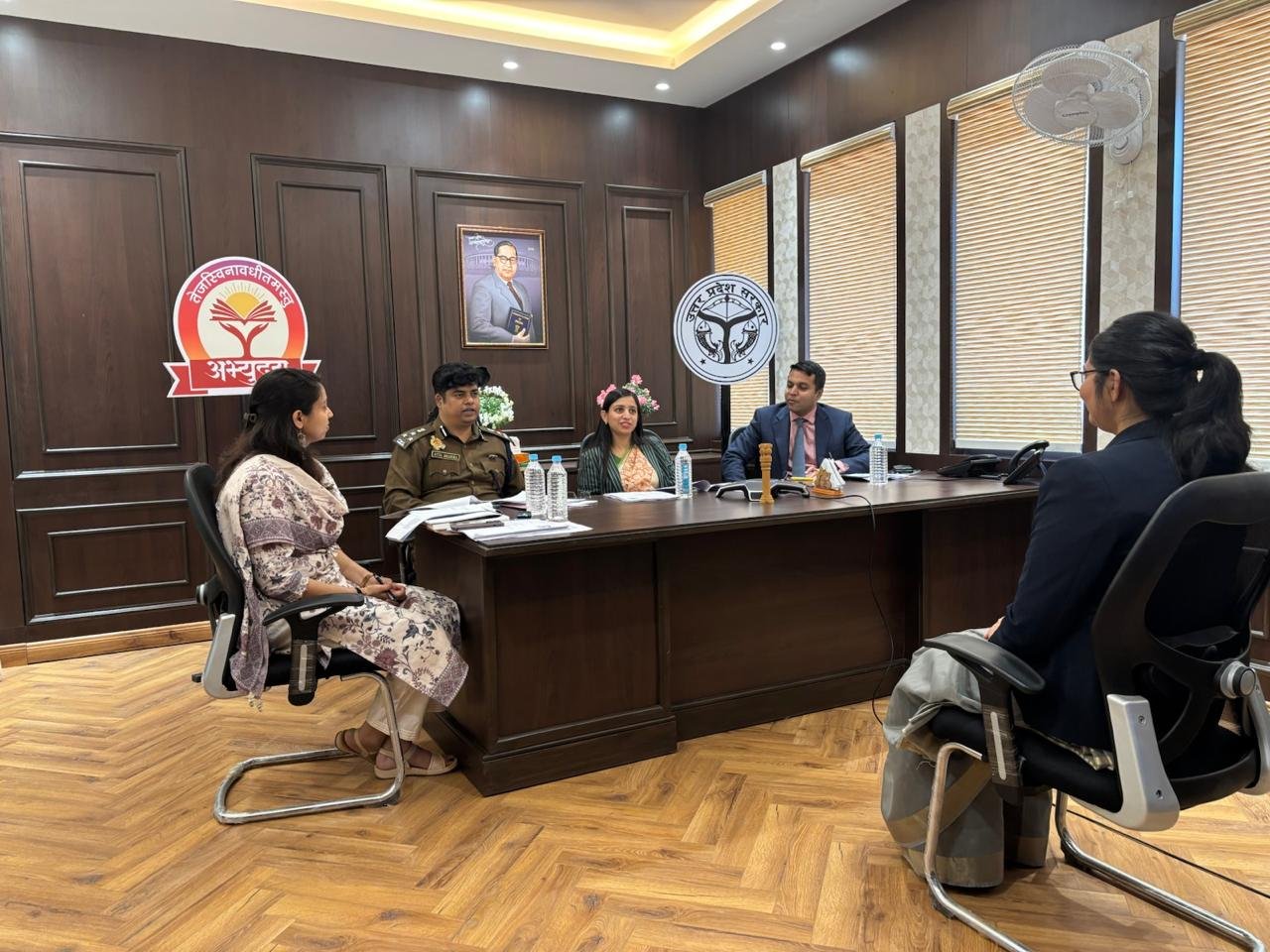 मॉक इंटरव्यू में यूपीएससी अभ्यर्थी प्रशासनिक अधिकारियों से सीख रहे परीक्षा नई रणनीति