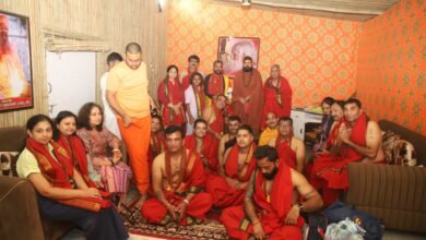 अफ्रीका के घाना से आए प्रतिनिधियों ने की अग्नि अखाड़े के सचिव महामंडलेश्वर संपूर्णानंद जी से मुलाकात.विदेशी सैलानियों ने भारतीय संस्कृति को नजदीक से देखा और अनुभव किया.