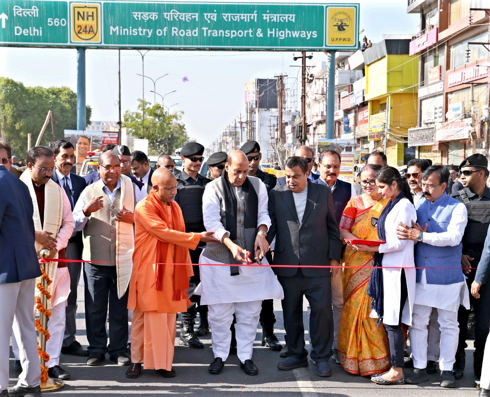 विश्व स्तरीय इंफ्रास्ट्रक्चर के साथ इन्वेस्ट हब के रूप विकसित हो रहा लखनऊ : राजनाथ