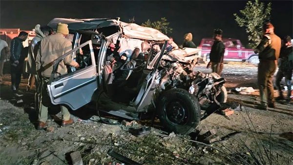 प्रयागराज में बस-बोलेरो की टक्कर में 10 मरे,19 घायल