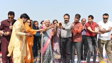 आनंदीबेन पटेल बोलीः डुबकी लगाने के बाद हो रहा बेहद विशिष्ट प्रकार का अनुभव