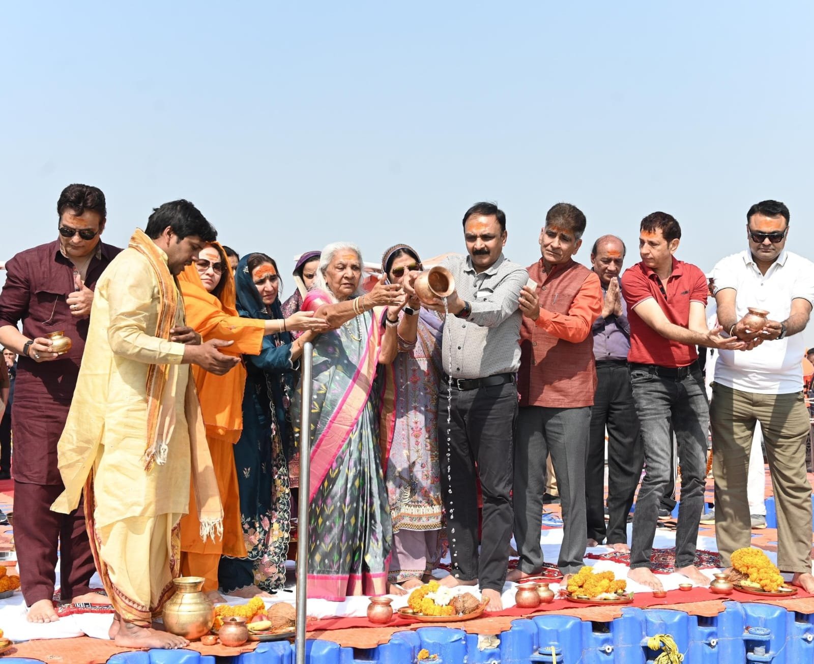 आनंदीबेन पटेल बोलीः डुबकी लगाने के बाद हो रहा बेहद विशिष्ट प्रकार का अनुभव