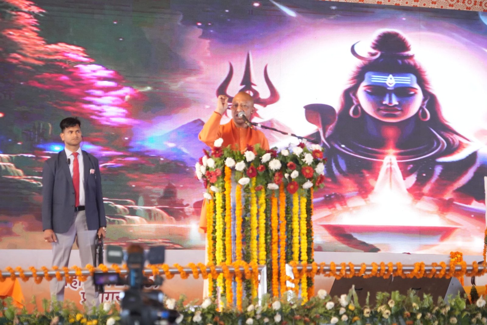 भारत अखंड और सुरक्षित रहेगा, तभी हमारे धर्मस्थल, पर्व-त्योहार, मठ-मंदिर, हमारी बेटियां और बहनें सुरक्षित रहेंगी : सीएम योगी