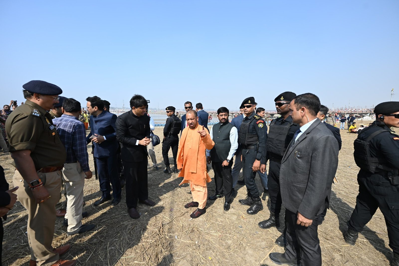 सीएम योगी ने किया संगम नोज का स्थलीय निरीक्षण, पूरी घटना की ली जानकारी