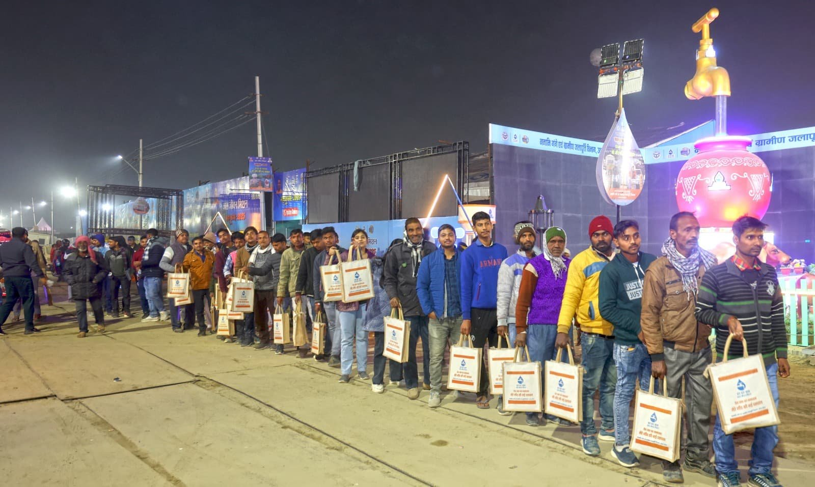 19 जनवरी, 24 जनवरी, 26 जनवरी और 9 फरवरी को गांव में आए सर्वाधिक पर्यटक व श्रद्धालु, प्रमुख स्नान पर्वों पर बंद रहा प्रवेश