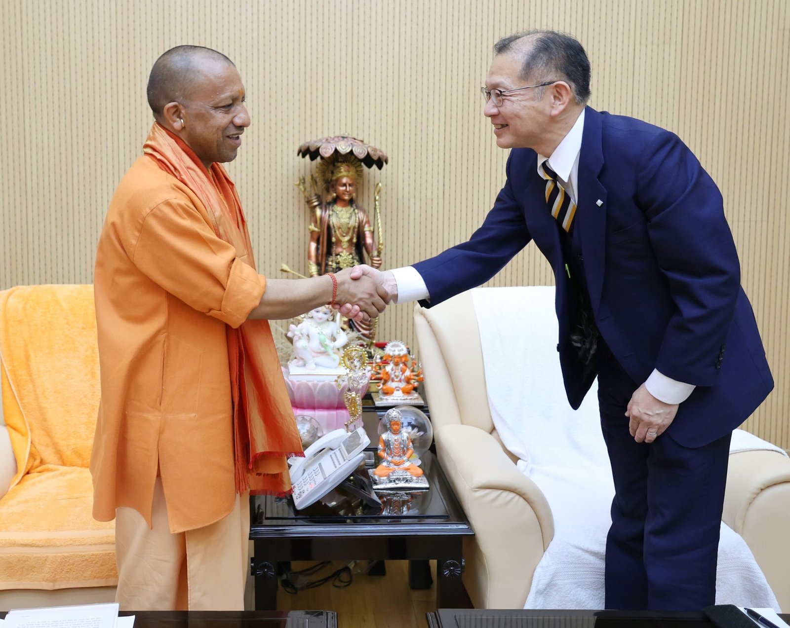 सीएम योगी से मिले जापान के यामानासी प्रांत के उप राज्यपाल