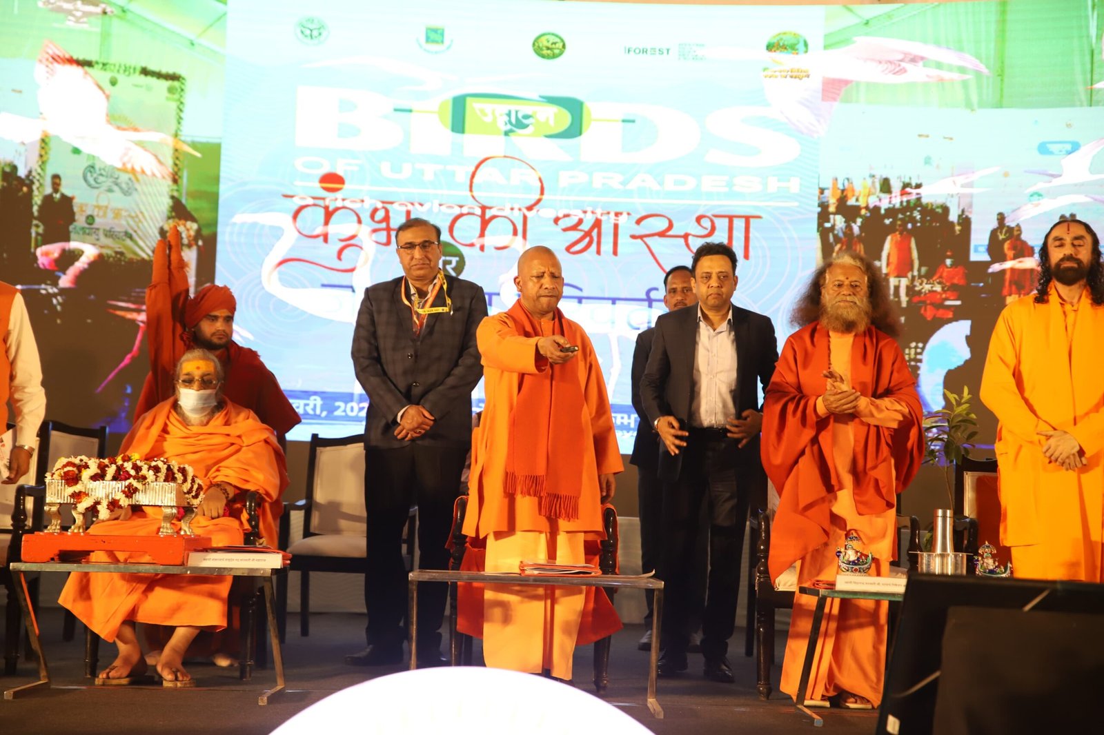 मुख्यमंत्री योगी आदित्यनाथ ने कुम्भ की आस्था और जलवायु परिवर्तन से संबंधित जलवायु सम्मेलन का किया शुभारंभ