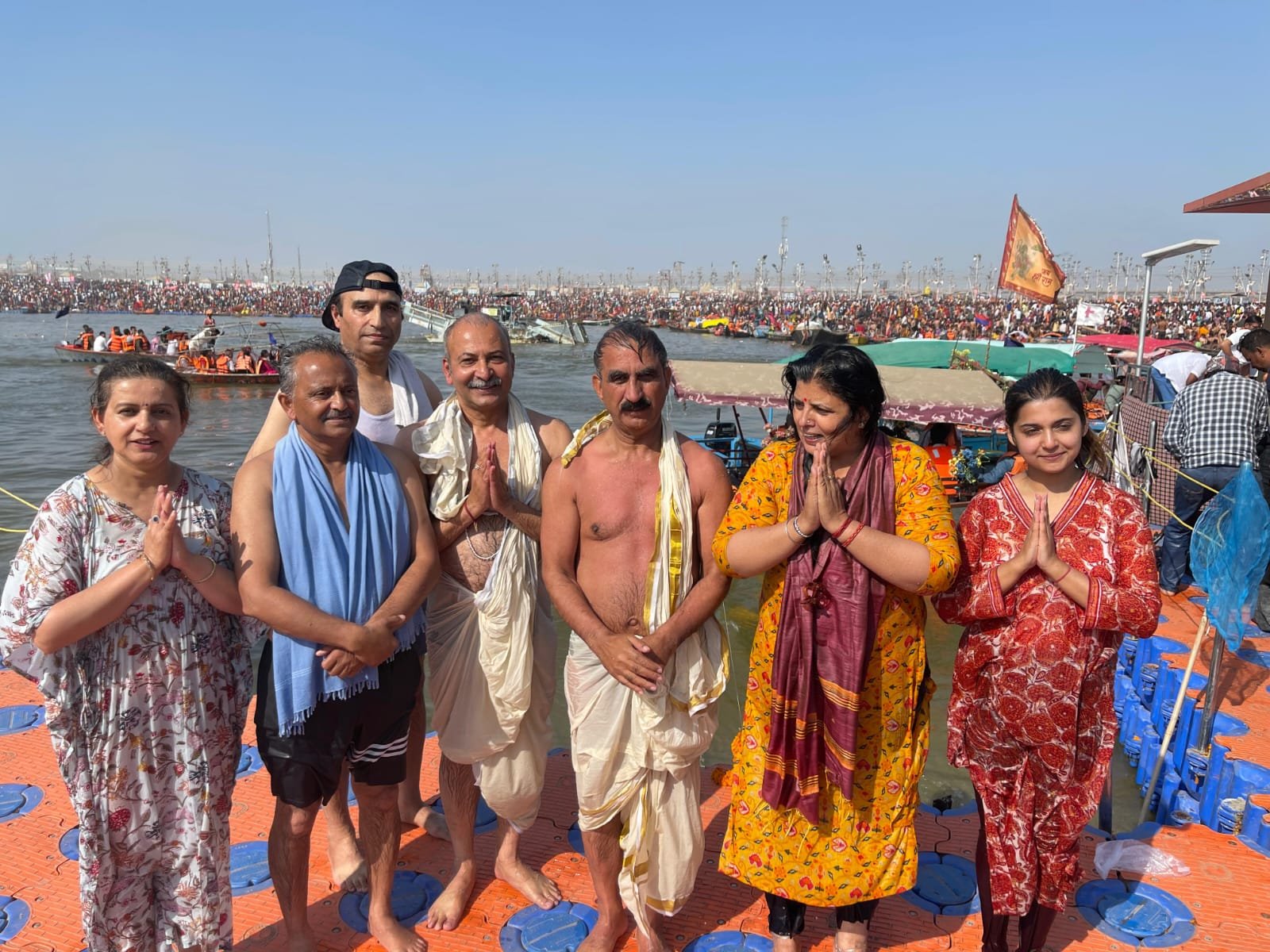 हिमाचल के मुख्यमंत्री सुखविंदर सिंह सुक्खू ने सपरिवार लगाई पावन डुबकी